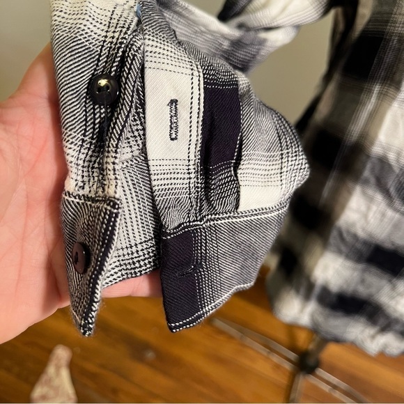 Chelsea & Theodore Button Down Flannel Shirt Black White Plaid - Picture 7 of 11
